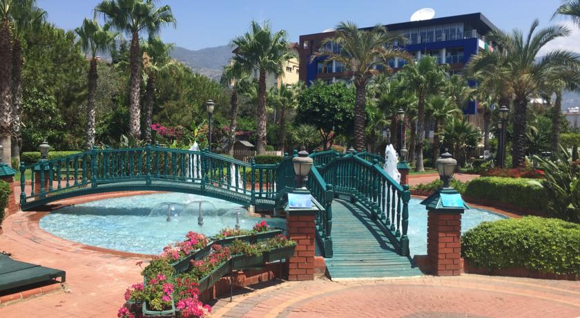 Набережная пляж Клеопатры