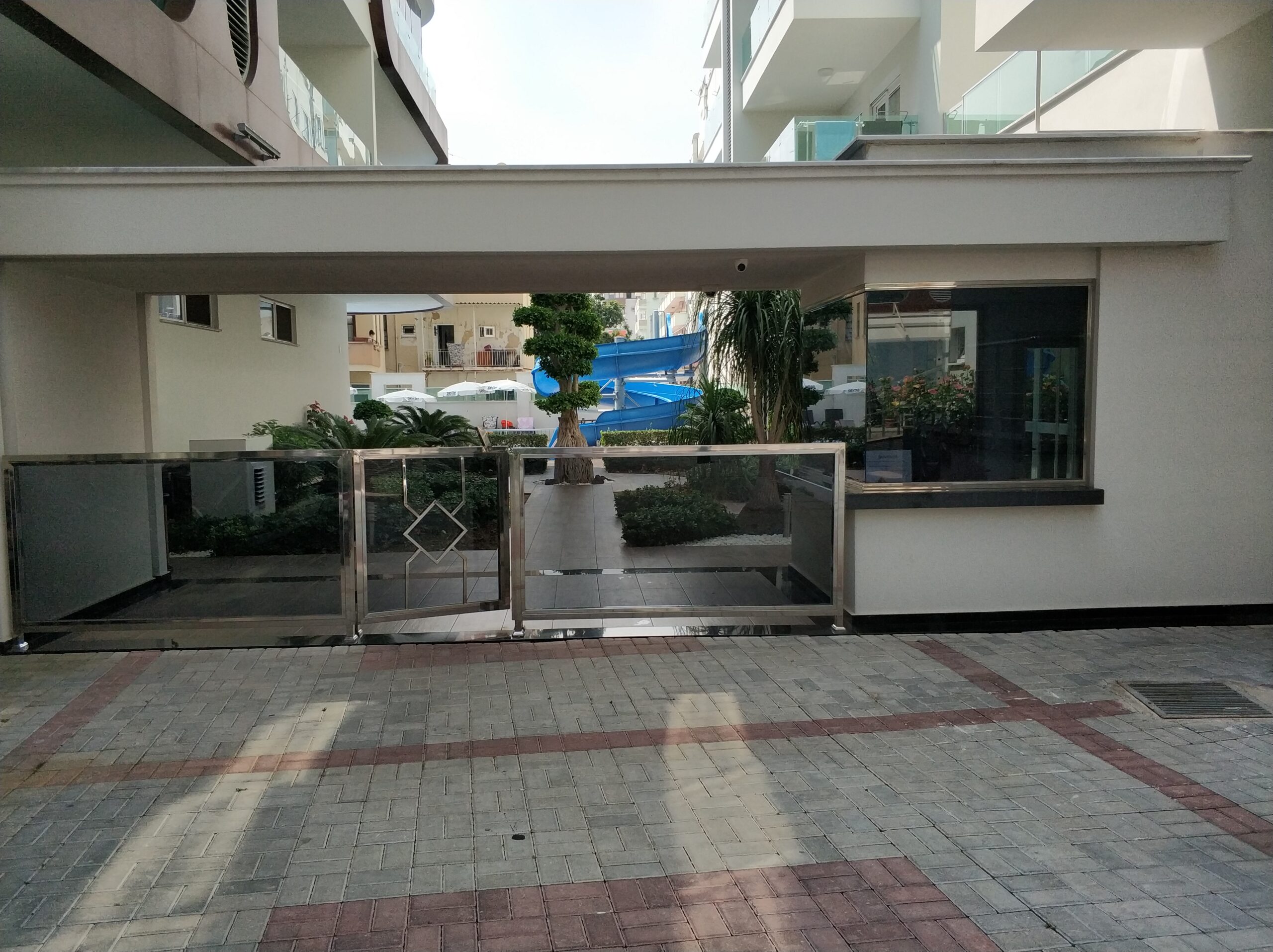 Центральный вход