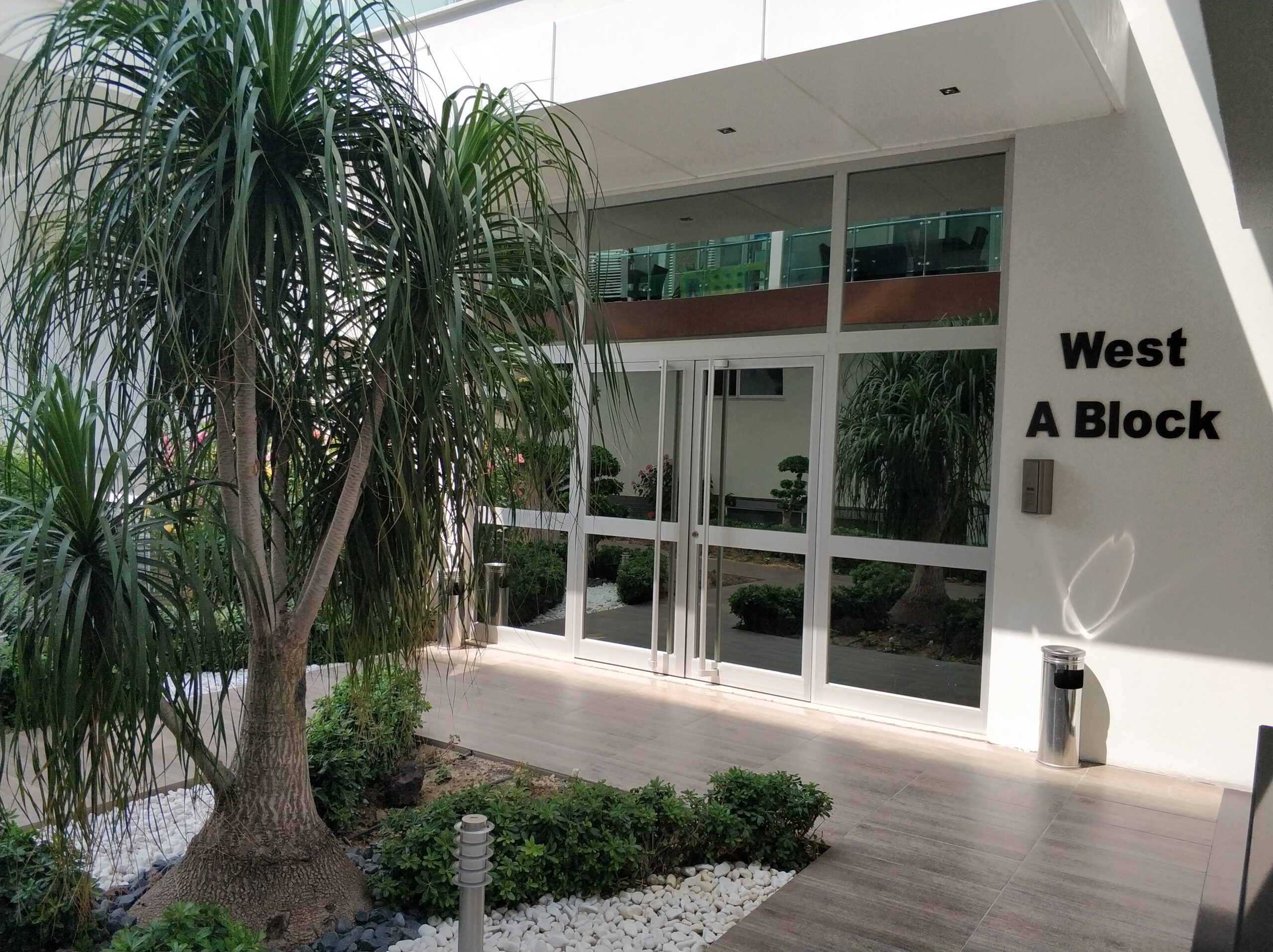 Центральный вход