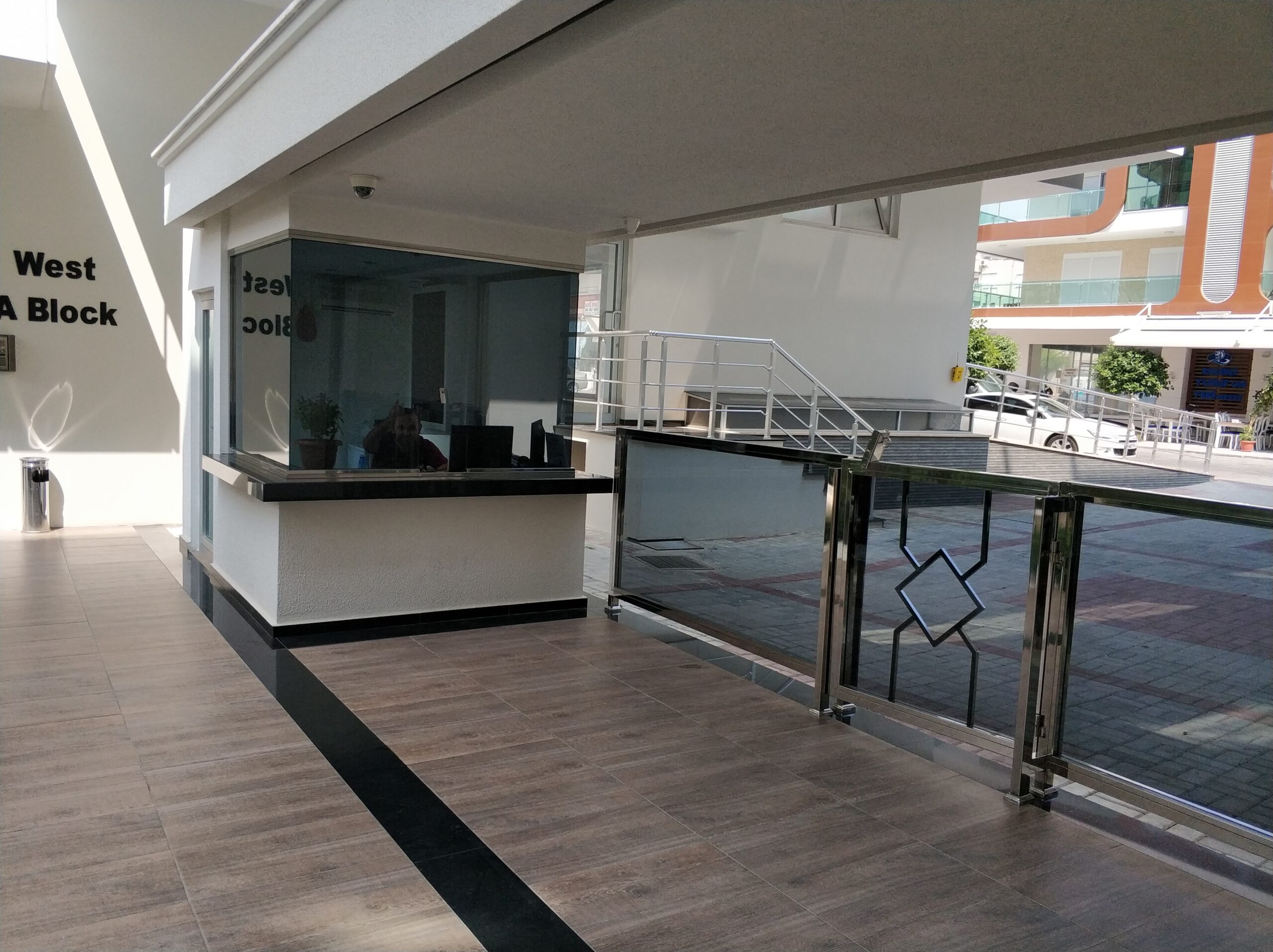 Центральный вход